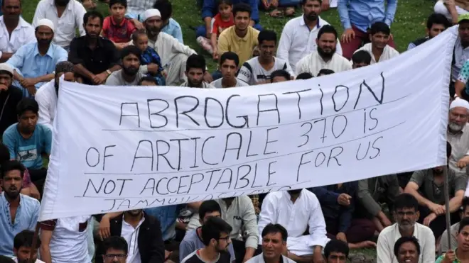 श्रीनगर के सौरा इलाके में हुआ विरोध प्रदर्शन