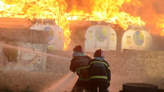 نوشہرہ آتشزدگی