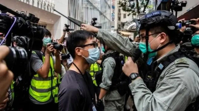 กฎหมายความมั่นคงของจีนกระตุ้นให้เกิดการประท้วงในฮ่องกง