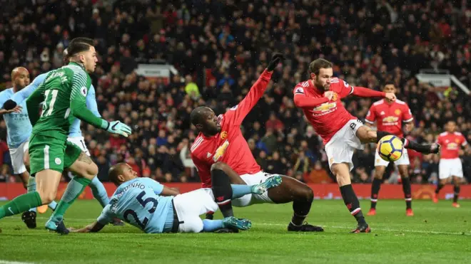 "Манчестер Юнайтед" програв "Манчестер Сіті", а потім вони ледь не побилися