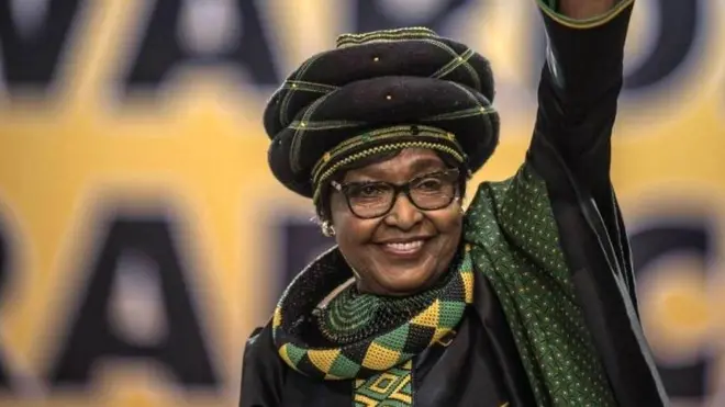 Surnommée la mère de la nation, Winnie Mandela, 81 ans, est considérée comme une héroïne de la lutte contre l'apartheid.