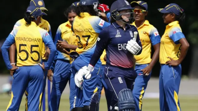 නවසීලන්තයට එරෙහි තරගයේදී ශ්‍රී ලංකා කණ්ඩායම දවාගැනීමට සමත්වූයේ එක් විකට්ටුවක් පමණි