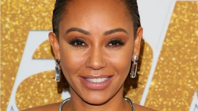 Mel B dijo que trabajar en su biografía durante los últimos 6 meses había sido una experiencia "increíblemente traumática", porque le hizo revivir "una relación emocionalmente abusiva" y la hizo confrontar "muchos grandes problemas" de su vida.