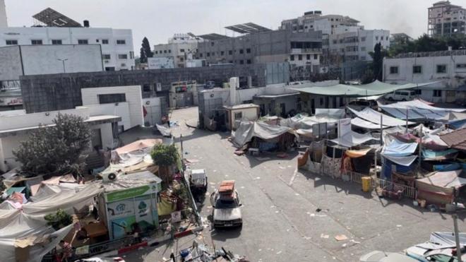 Tents and shelters used by displaced Palestinians in the yard of Al-Shifa hospital