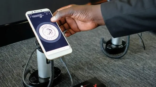 በሩዋንዳ የተመረተ ስማርት ስልክ