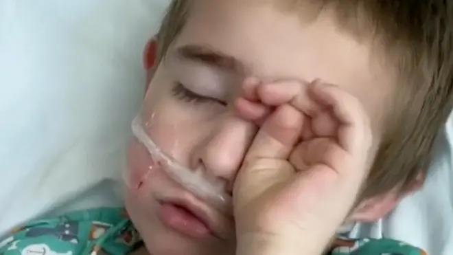 والدتان تحكيان لبي بي سي تجربتهما مع إصابة طفليهما بالفيروس.