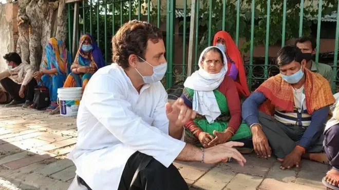 मज़दूरों से राहुल गांधी की मुलाक़ात