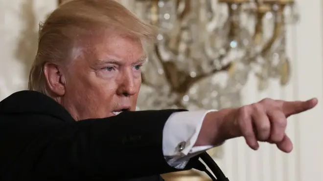 Трамп обвиняет СМИ в распространени "фейковых новостей" и публикации сливов спецслужб