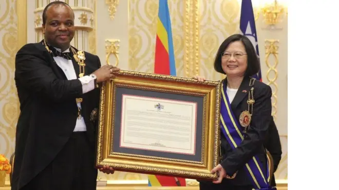 Mootichi Eswaatiinii Miswaatinii III'N yeroo badhaasa pirezidaanti Tsai Ingi'f kennan