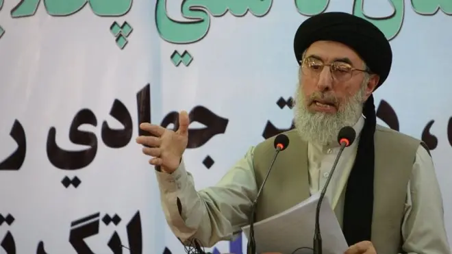 آقای حکمتیار برای نخستین بار در لغمان در محضر عام و در جلو رسانه‌ها سخنرانی کرد