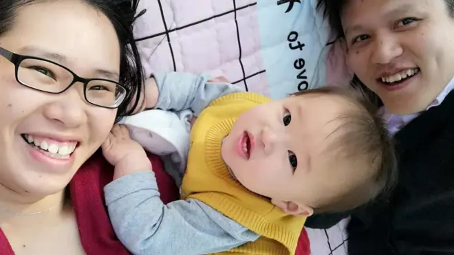 蘭妍（左一）選擇順產。