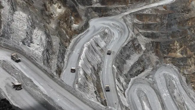 Laporan menyatakan cadangan open pit tambang Freeport sudah akan habis dan perusahaan tambang raksasa itu harus mulai melakukan penambangan bawah tanah yang mahal.