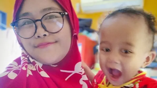 Rafa meninggal dalam perjalanan ke RS tapi untuk membesarkan hati ibunya, perjalanan ke RS tetap dilanjutkan