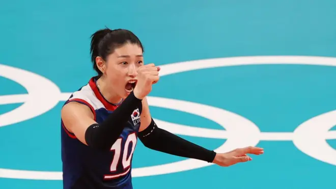 배구 김연경이 지난 4일 '2020 도쿄올림픽' 여자 배구 8강 대한민국과 터키의 경기에서 득점에 성공한 후 기뻐하고 있다