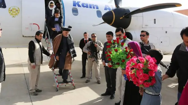 آقای غنی و خانم او دیروز از ولایت غور دیدار کرد