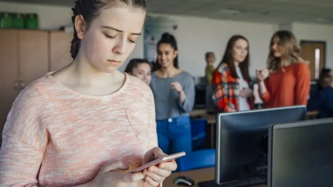 Yolo genera preocupación por si puede facilitar el acoso entre adolescentes.