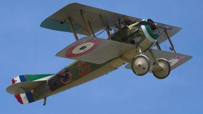 फ्रांस के स्पैड XIII विमान भी प्रथम विश्व युद्ध के ज़माने के हैं