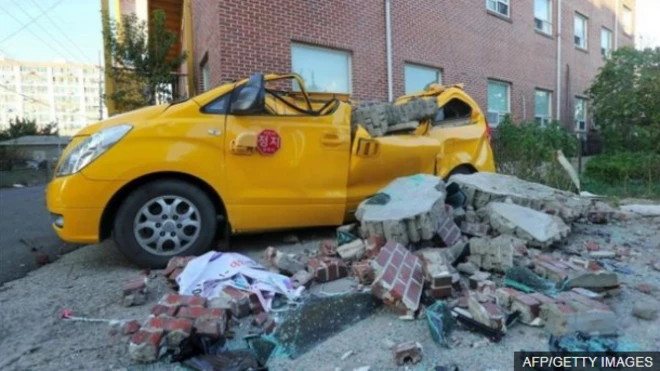 เหตุแผ่นดินไหวขนาด 5.4 ที่เมืองโพฮัง ทำให้อาคารบ้านเรือนกว่า 1,000 หลังและรถยนต์หลายคันได้รับความเสียหาย