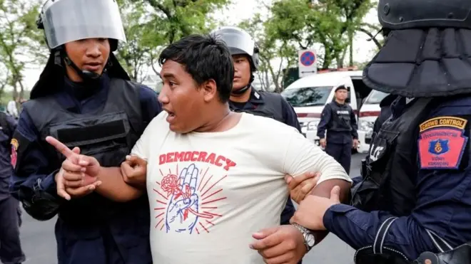 อาการล่าสุดของนายสิรวิชญ์ ยังพักรักษาตัวที่โรงพยาบาลรามาธิบดี หลังผ่าตัดงีดจมูกจากการถูกตีด้วยของแข็ง