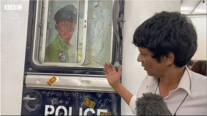 ''කලාව යොදා ගන්න ඕනා මිනිස්සු වෙනුවෙන් අපි මැදිහත් වෙන්න.''