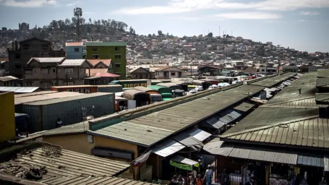 La nouvelle ville est une réponse à la forte pression démographique à Antananarivo la capitale