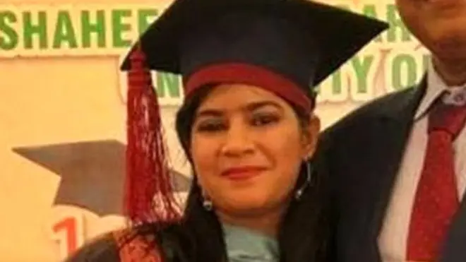 शहदादकोट की रहने वालीं सुमन अपने पिता के साथ