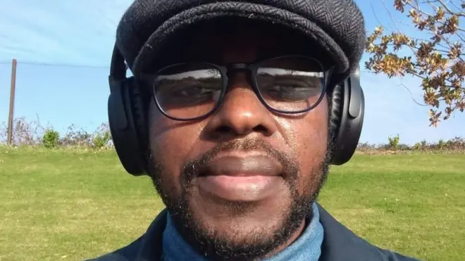 Pour Alhoussein Fadiga, père de deux enfants, "chercher à savoir quelle sera la couleur de peau d'un enfant métis est un manque total d'éducation"