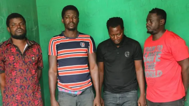 Anya ọtụtụ ndị mmadụ dị n'ebe ndị SARS nọ maka mkpamkpa a n-ekwu na ha na-akpa