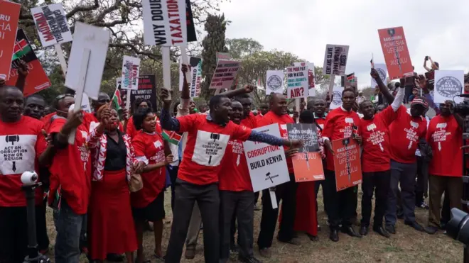Abitavye amatora basaba prezida Uhuru Kenyatta gufata ingingo