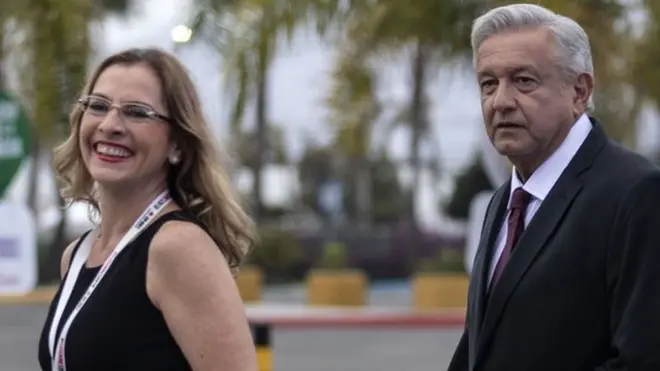 Beatriz Gutiérrez será la primera dama con mayor nivel de estudios en la historia de México al contar con licenciatura, maestría y doctorado.