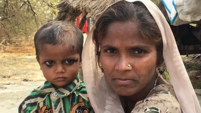 రెండేళ్ల కిందట సర్వేశాదేవి పాత నోట్లను మార్చుకోవటానికి బ్యాంకు క్యూలో ఉండగా ఖజాన్చి పుట్టాడు