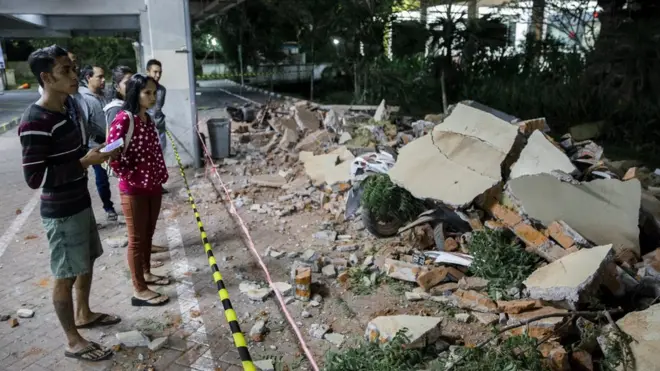 Parts of a shopping mall building collapsed after an earthquake was felt in Denpasar, Bali, Indonesia, 05 August 2018.