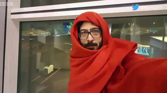 Хассан уже понад чотири місяці живе в аеропорту Куала-Лумпура.