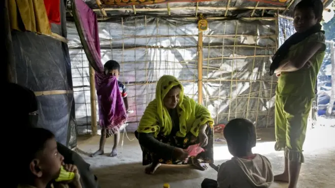 ရိုဟင်ဂျာ သောင်းနဲ့ချီပြီး နယ်စပ် ဖြတ်ကျော် ထွက်ပြေး ခဲ့ရ။