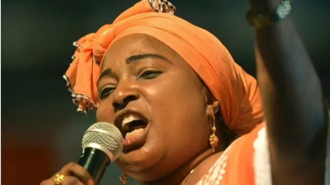 Misho Mboko mengatakan suaminya tak kena boikot seks karena sudah mendaftar sebagai pemilih.