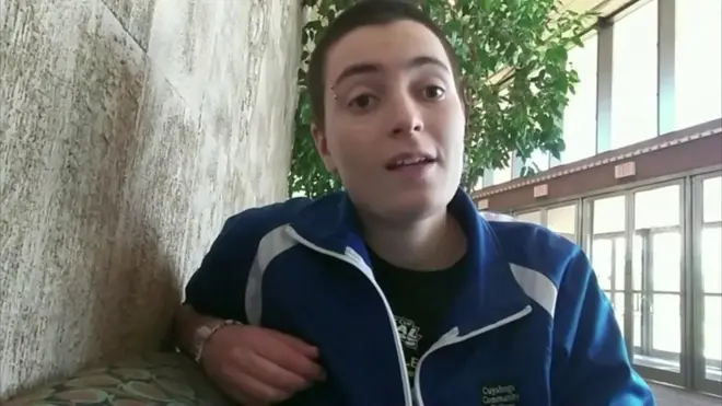 23 yaşlı Sebastian (adını dəyişib) təxminən bir aydır ki cinsini dəyişmək üçün hormon qəbuluna başlayıb.