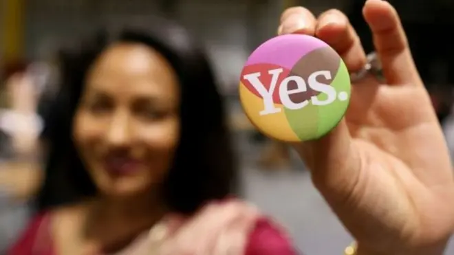 التصويت بنعم يسمح للبرلمان الأيرلندي بسن قوانين ترفع القيود الصارمة على الإجهاض