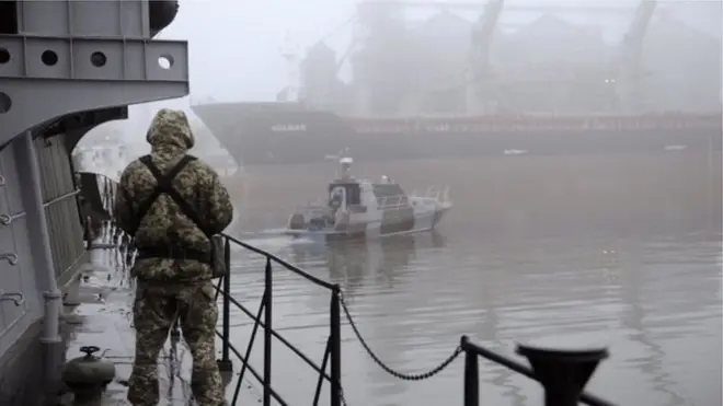 Українські військові кораблі в Маріуполі