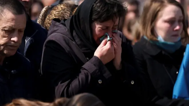 Mãe de ucraniano morto em Donetsk. Funeral em Lviv em 25 de março de 2022