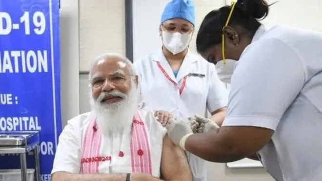 कोरोना वैक्सीन लगने के बाद भी क्यों बढ़ रहे हैं भारत में मामले?