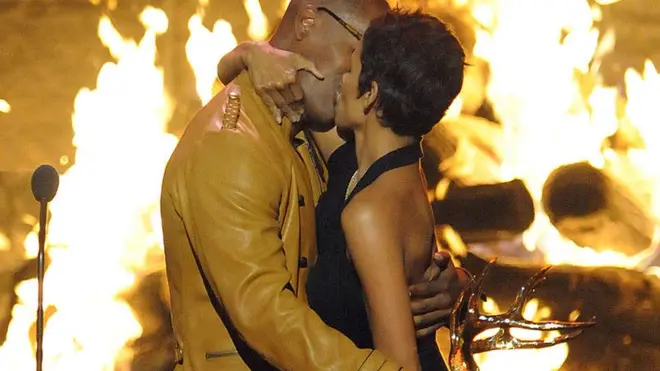 Awon Ololufe to n fẹnu kora