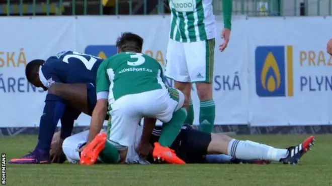 Di moment wey Francis Koné assist goalkeeper for Czech league.