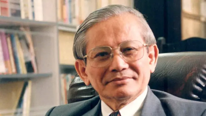 Giáo sư Phan Huy Lê là Chủ tịch Hội Khoa học Lịch sử Việt Nam liên tục từ 1988