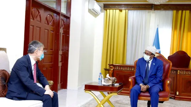 Madaxweyne Farmaajo iyo safiirka Shiinaha Qin Jian