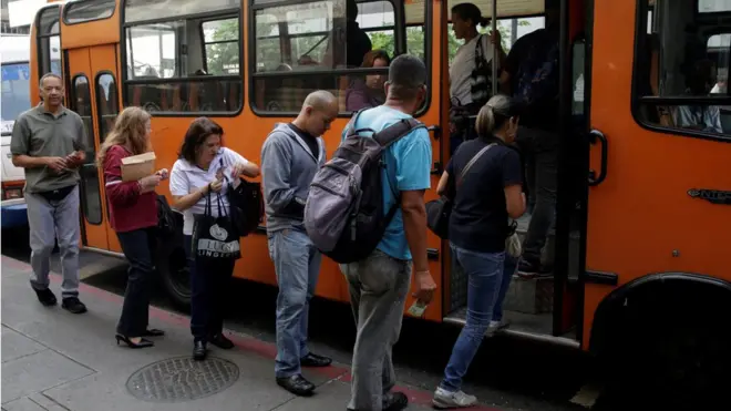 El transporte público funcionó con normalidad.