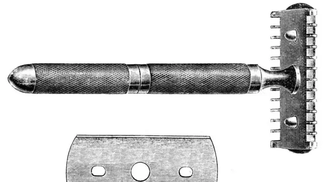 An old fashioned razor and razor blade