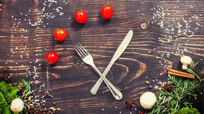 Des légumes et des couverts