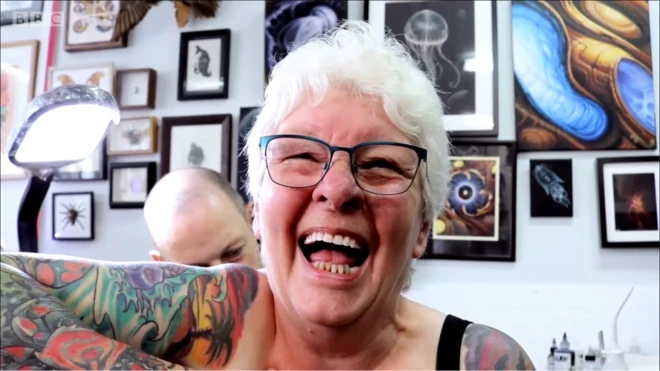 77세 할머니의 타투 사랑