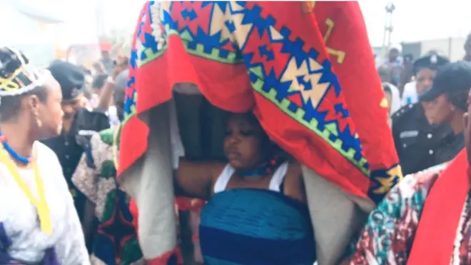 Arugba Osun Oshogbo laarin ogooro eniyan