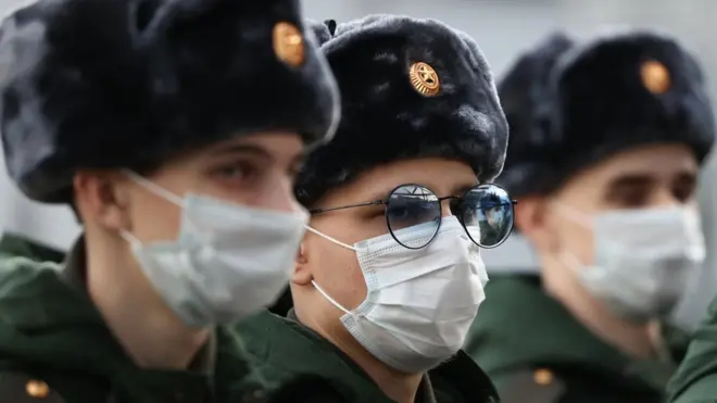 Архивное фото - солдаты-срочники осеннего призыва